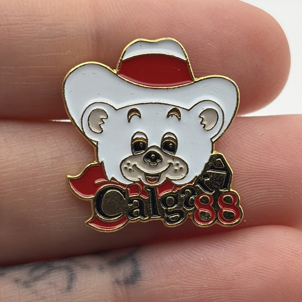 1988 Calgary Winter Olympics Howdy Bear Mascot Cowboy Hat Lapel Hat Pin